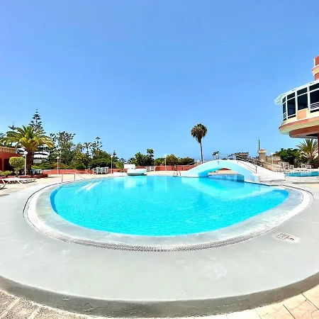 Modern With Shared Pool, Close To The Beach, In Tenerife South アパート