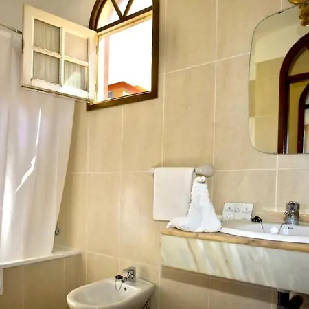Modern With Shared Pool, Close To The Beach, In Tenerife South Apartmán