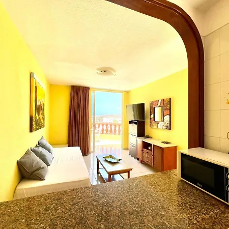 Modern With Shared Pool, Close To The Beach, In Tenerife South アパート *