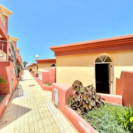 アパート Modern With Shared Pool, Close To The Beach, In Tenerife South アデヘ