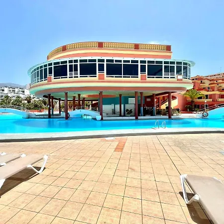 Modern With Shared Pool, Close To The Beach, In Tenerife South アパート